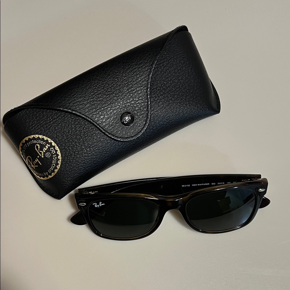 Unisex New Wayfarer Ray-Ban Tortoise Brown Sunglasses with Case like new